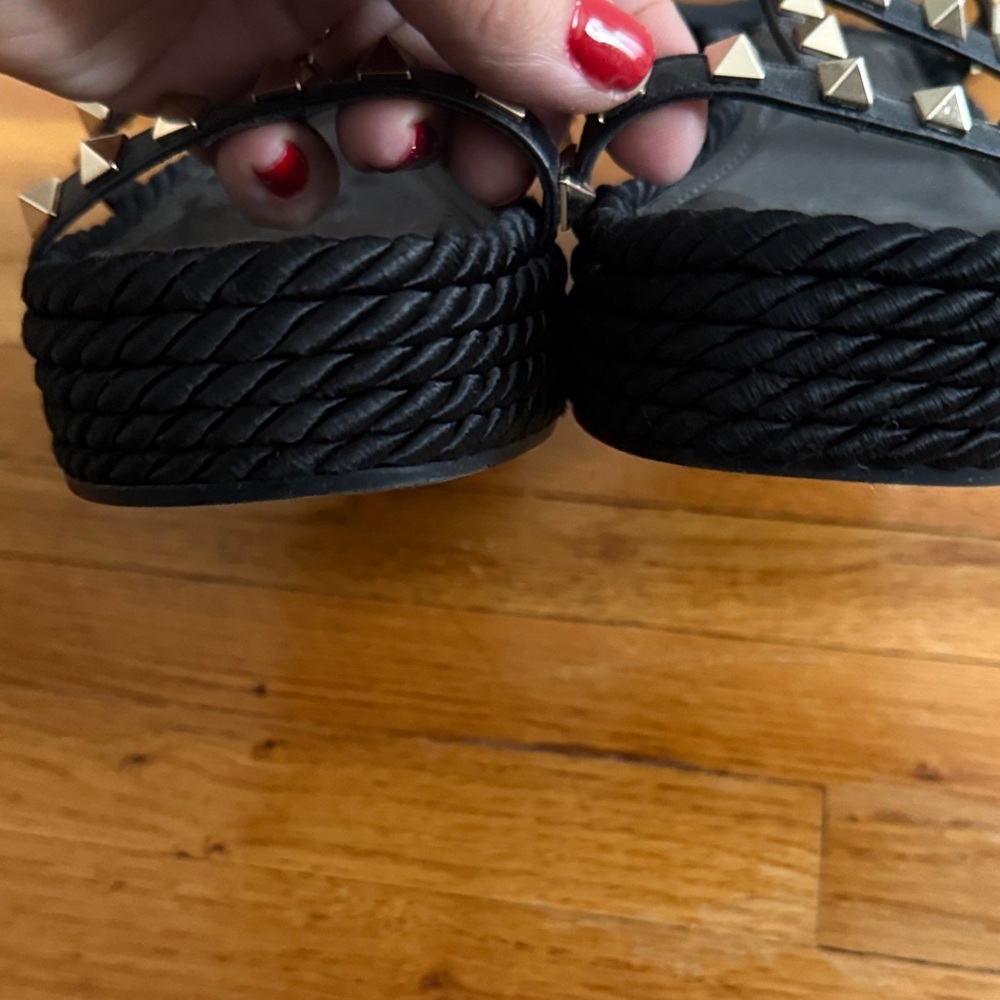 Valentino Garavani Black Sandals with gold Studs - Picture 6 of 6